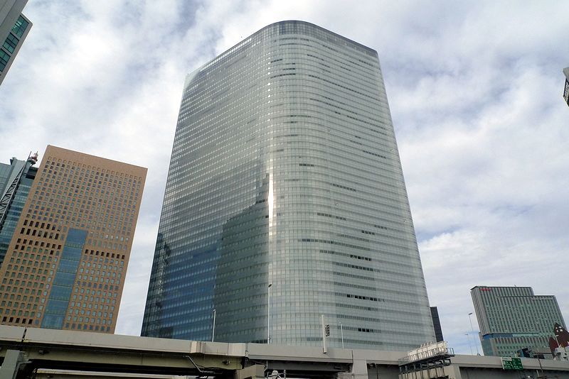 電通の屋上から鷹を飛ばす