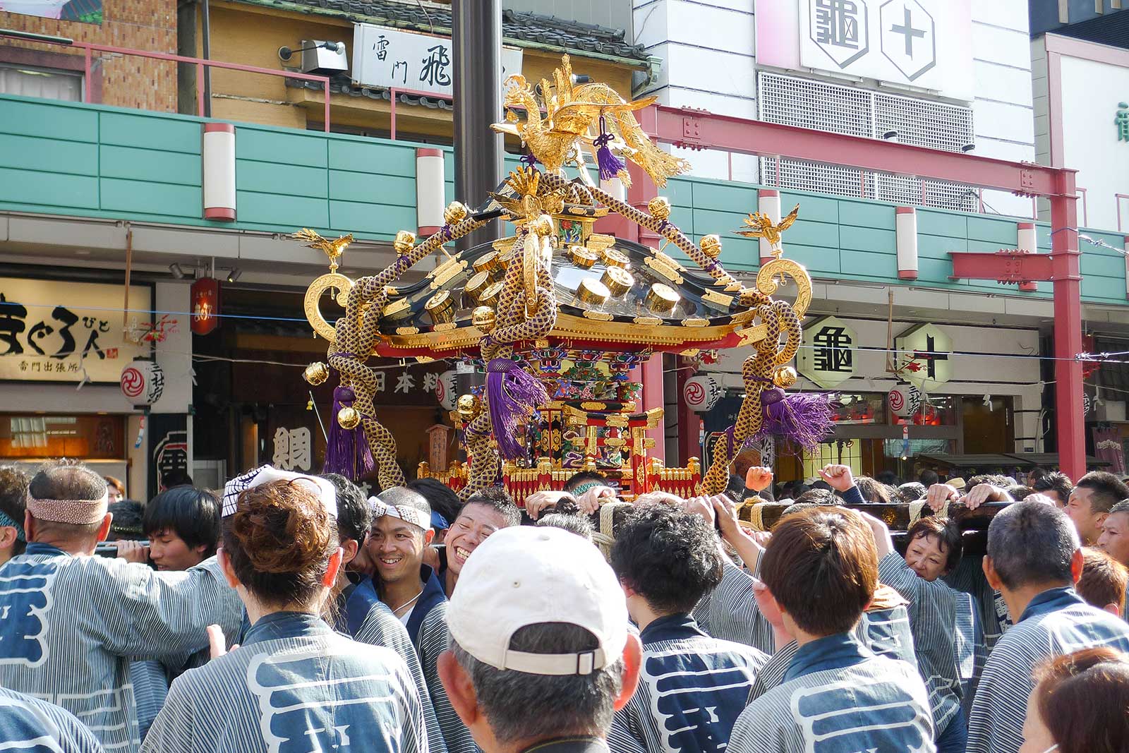 金色のおみこし