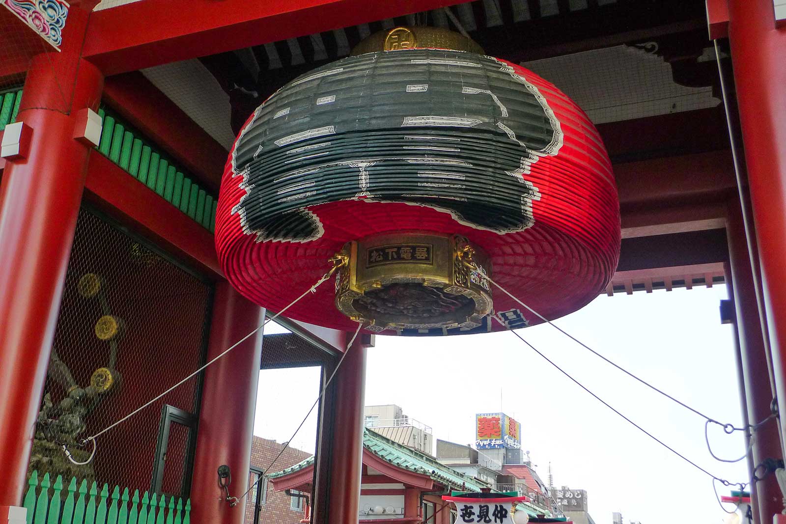 雷門の上がった提灯