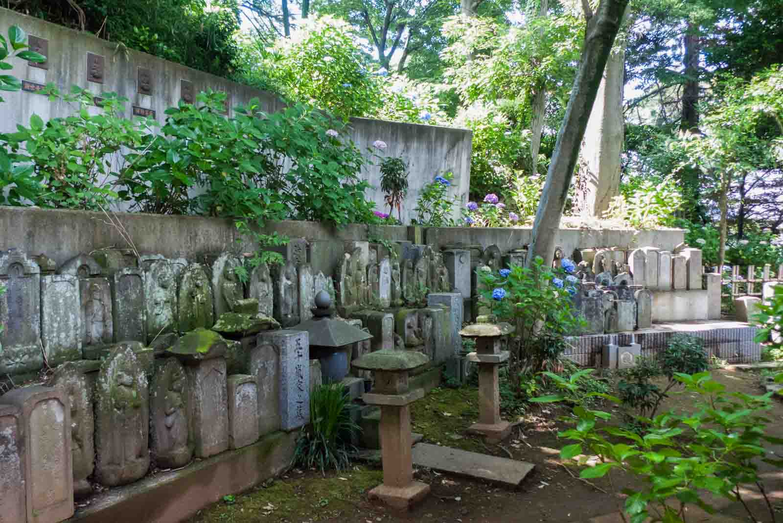 供養石群