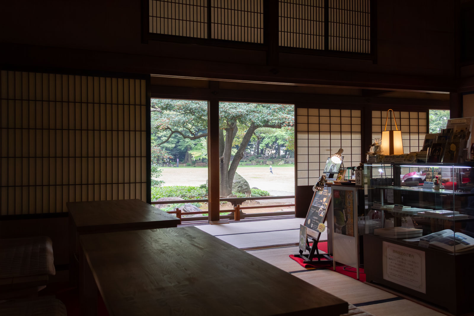 日本家屋の中にある売店