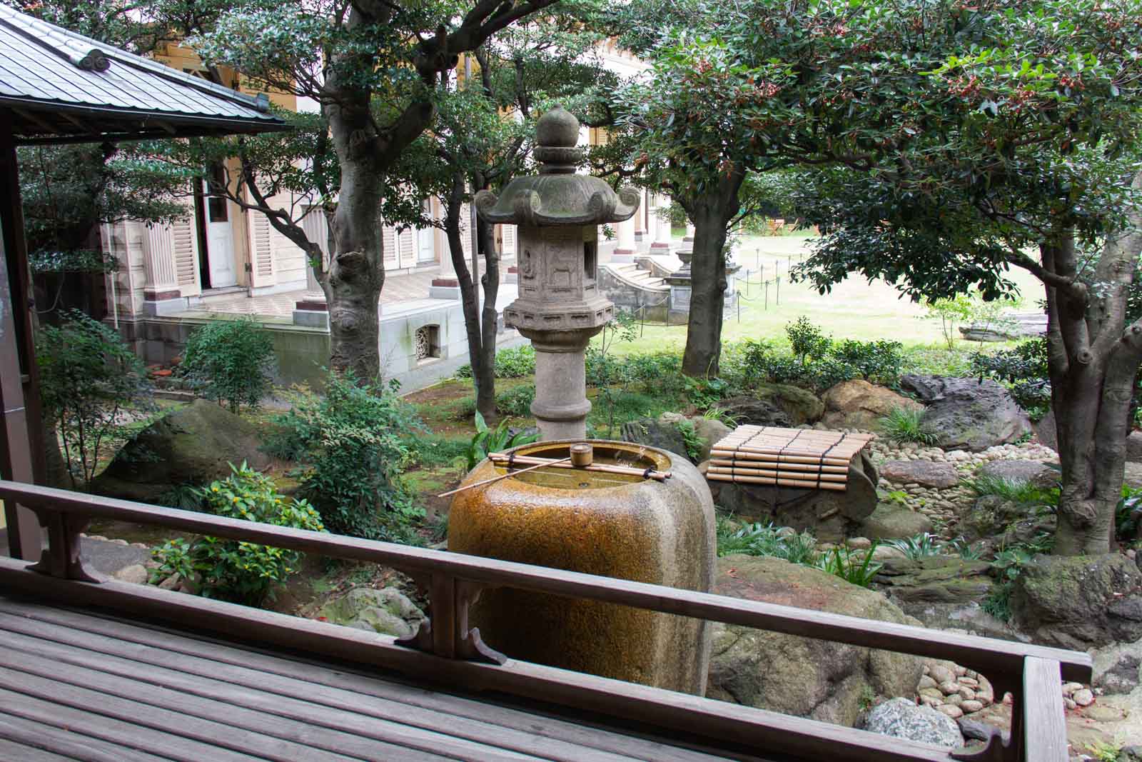 旧岩崎庭園の蹲