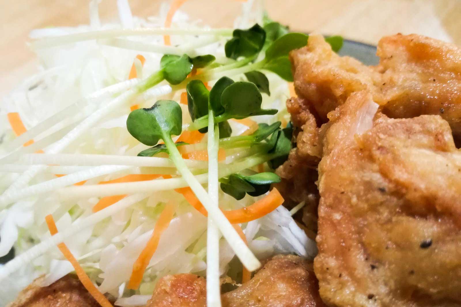 唐揚げ定食についてくる野菜