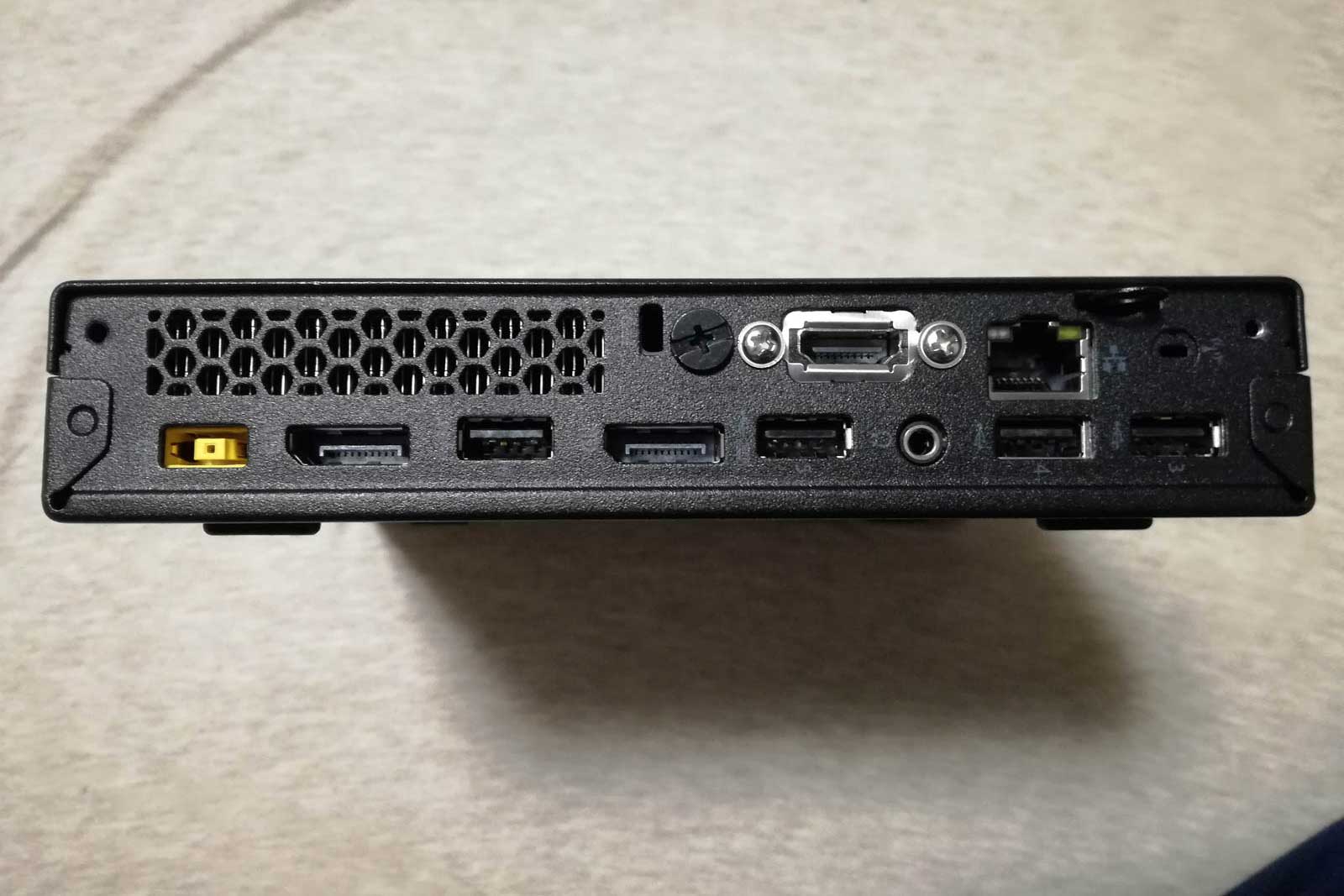 パソコン本体裏側