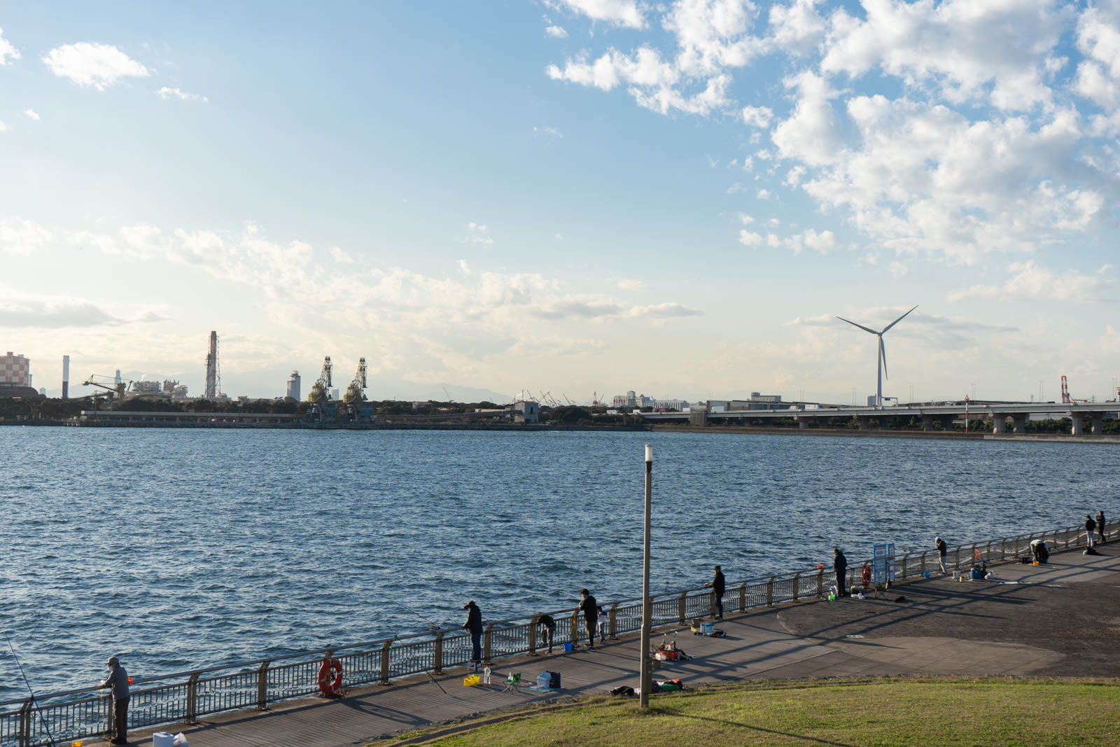 丘から海を流れる