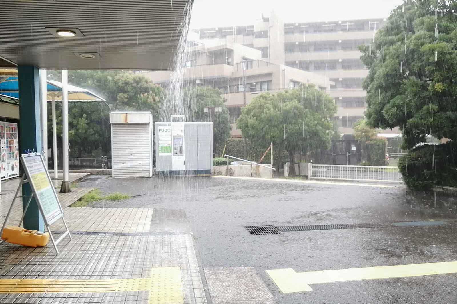 土砂降りの雨