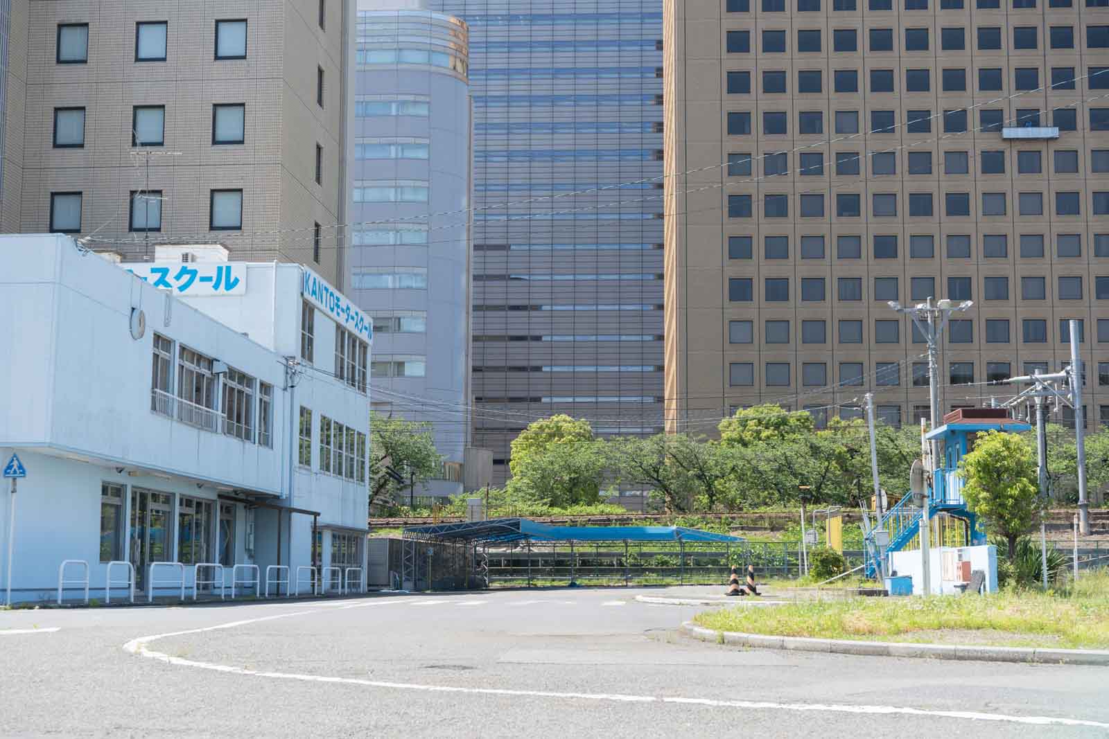 校舎とコース