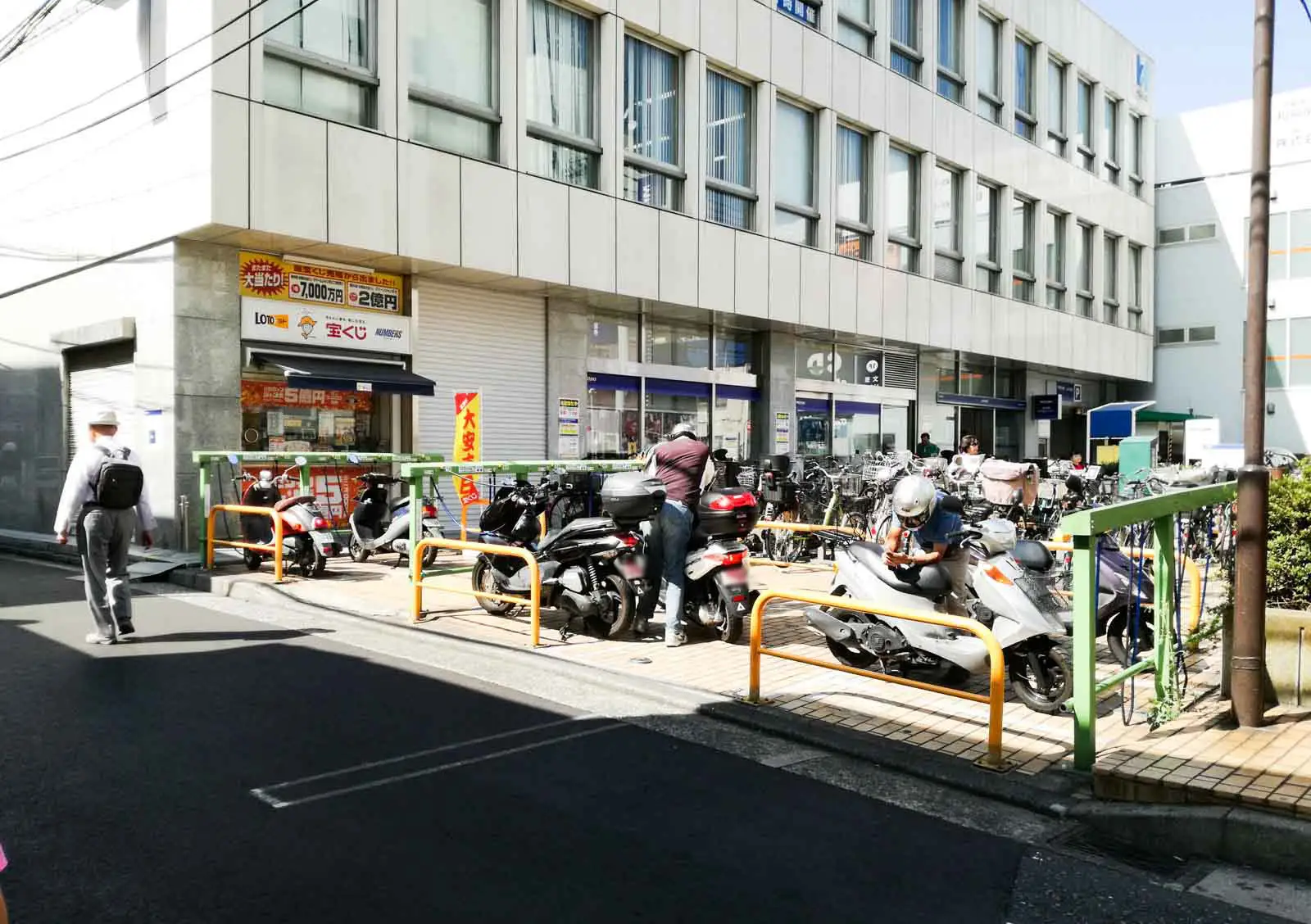 鶴見駅周辺のバイク駐車場