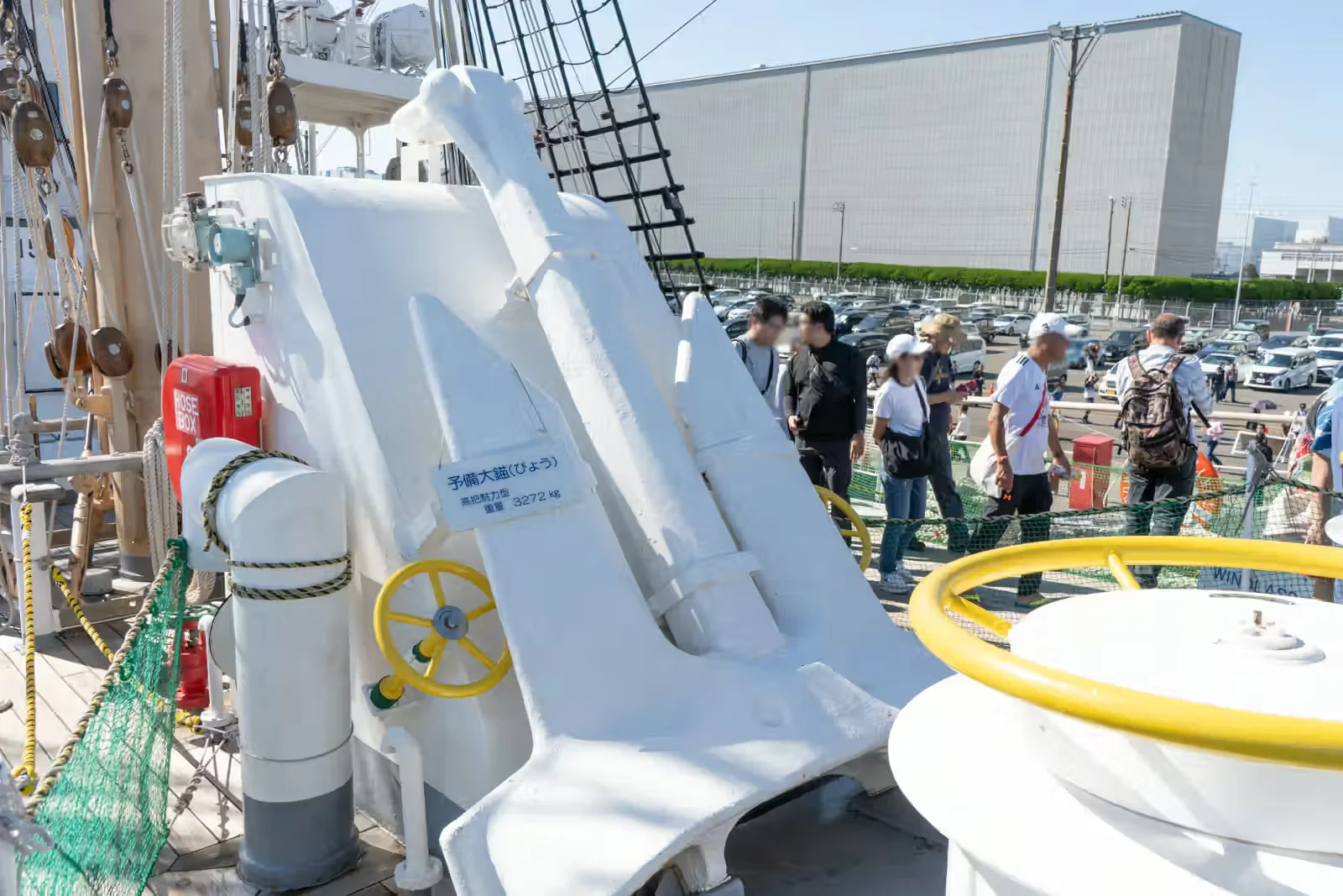 日本丸の甲板に備えられた重量3272kgの予備大錨
