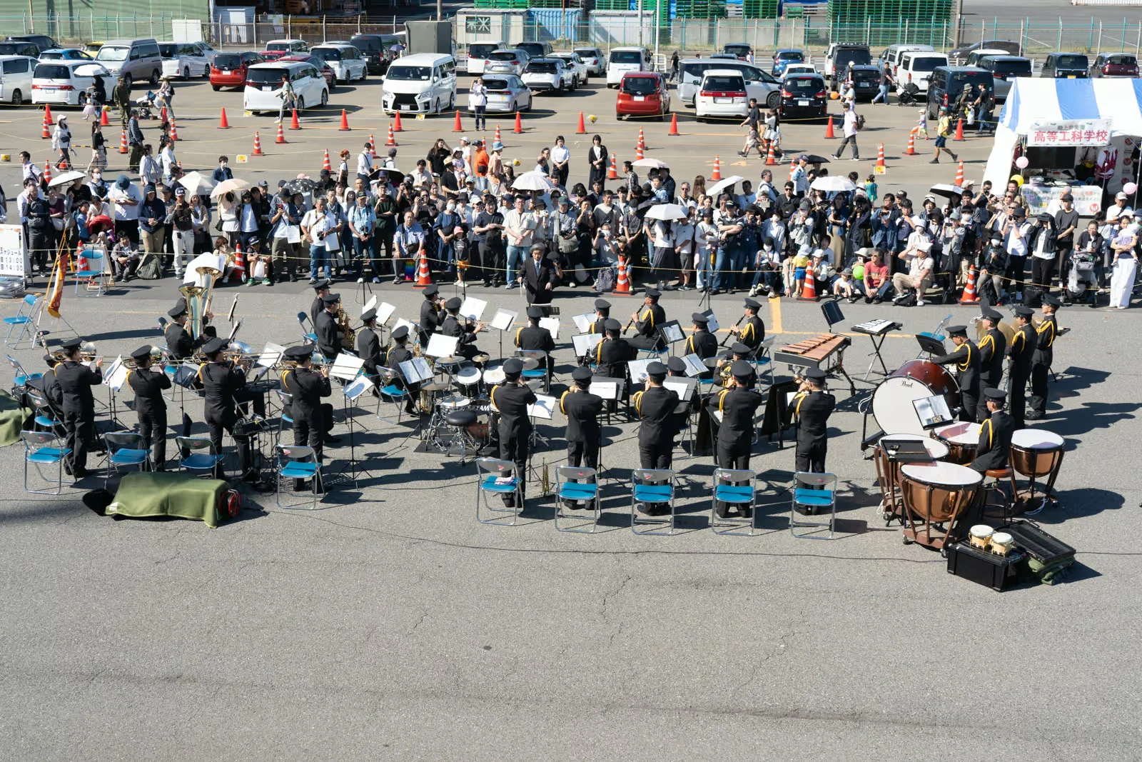 川崎みなと祭りで演奏する陸上自衛隊高等工科学校の吹奏楽部