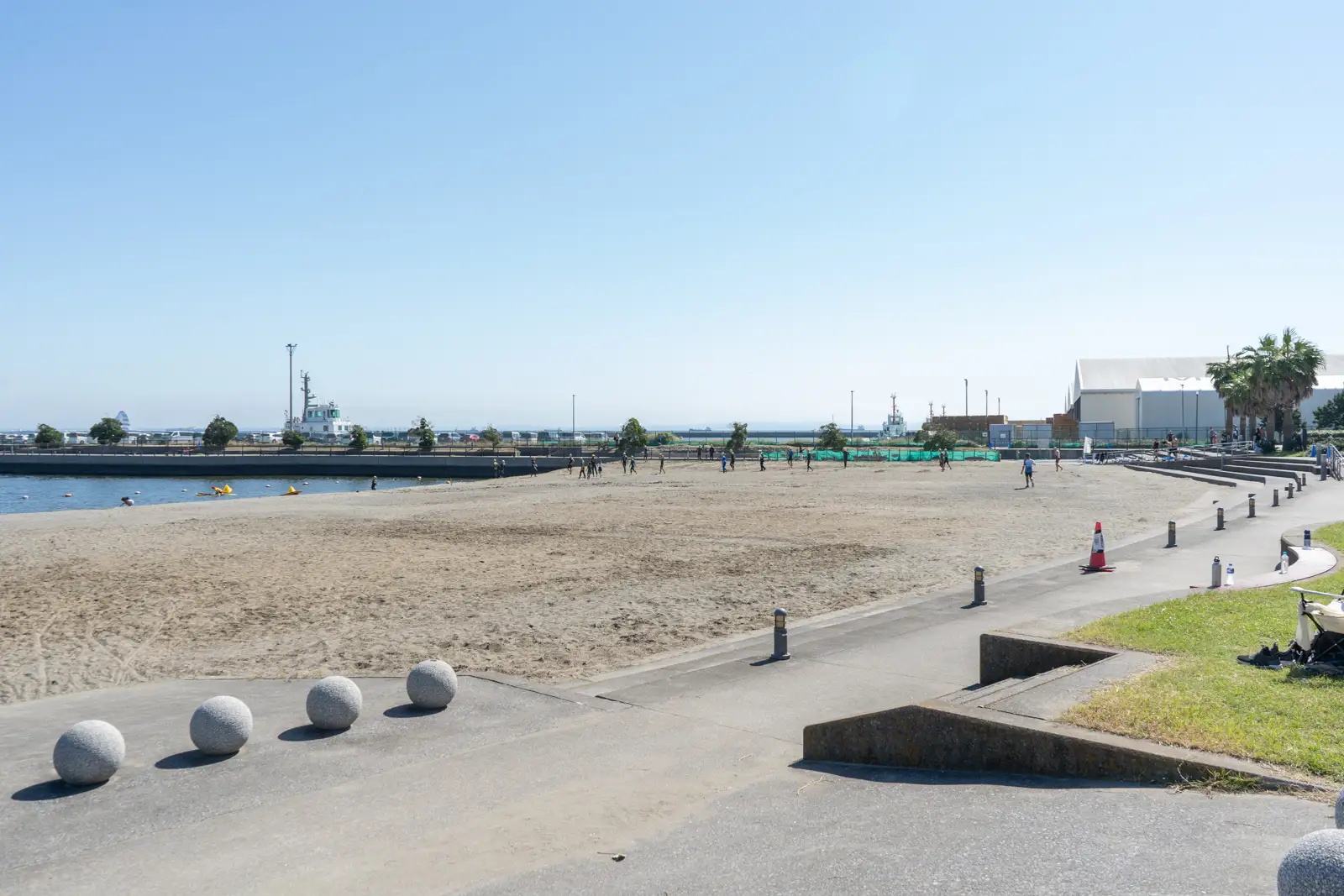 川崎市の東扇島東公園にある人工海浜かわさきの浜